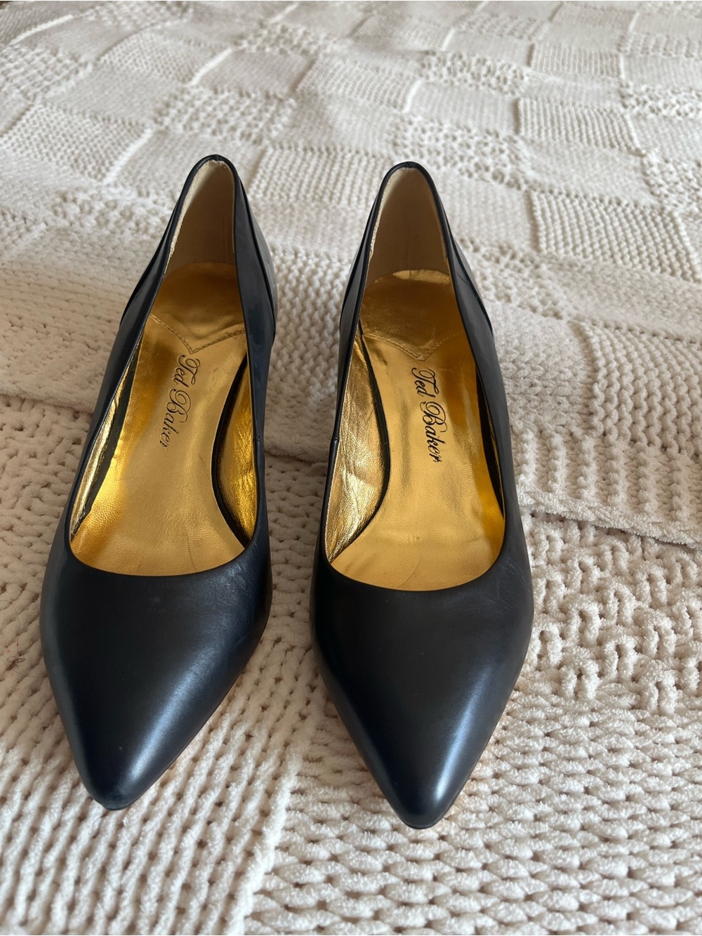 Ted Baker London Black Pointed-Toe Kitten Heel Pumps | Elegant Classic US 9.5